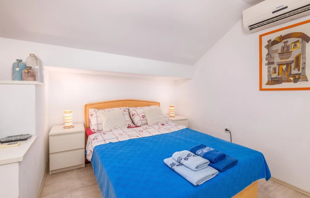 Beautiful Apartment in Vantacici With Wifi