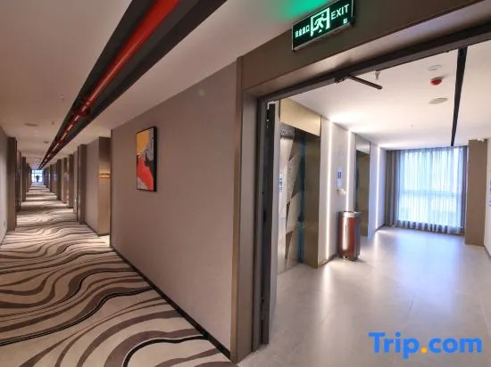 Yibin moon Peninsula Light Hotel(University City & Exhibition Center)