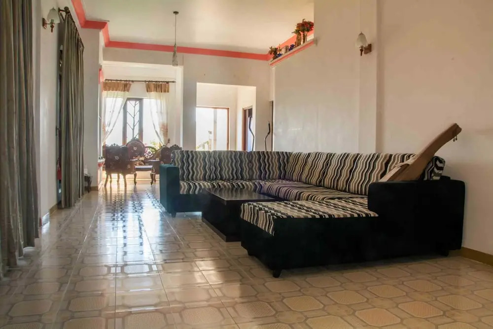Yoho Roshan Guest House