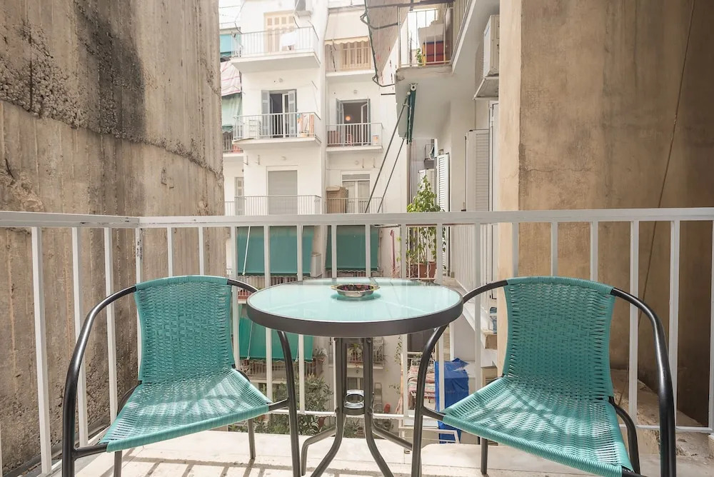 Warm Delightful Acropolis Apartment by Cloudkeys