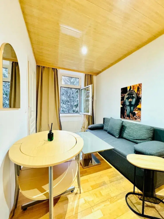 4BR Stay for up to 12 Near to FAC Platz