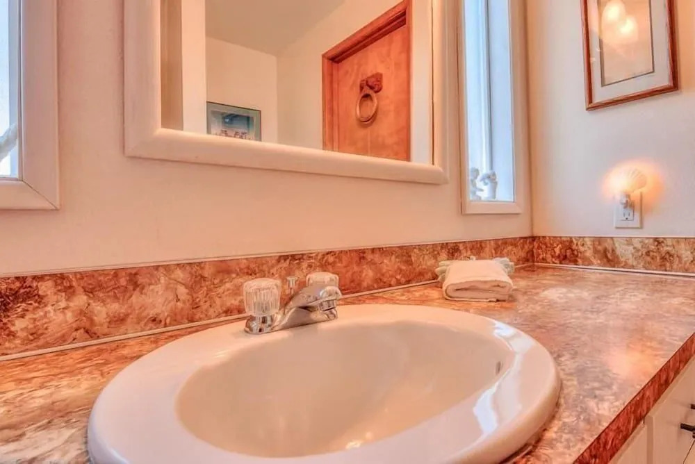 Ocean View and Clawfoot Tub - Charming Coastal Retreat