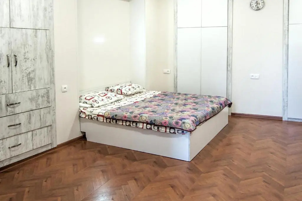 White Apartment Old Tbilisi