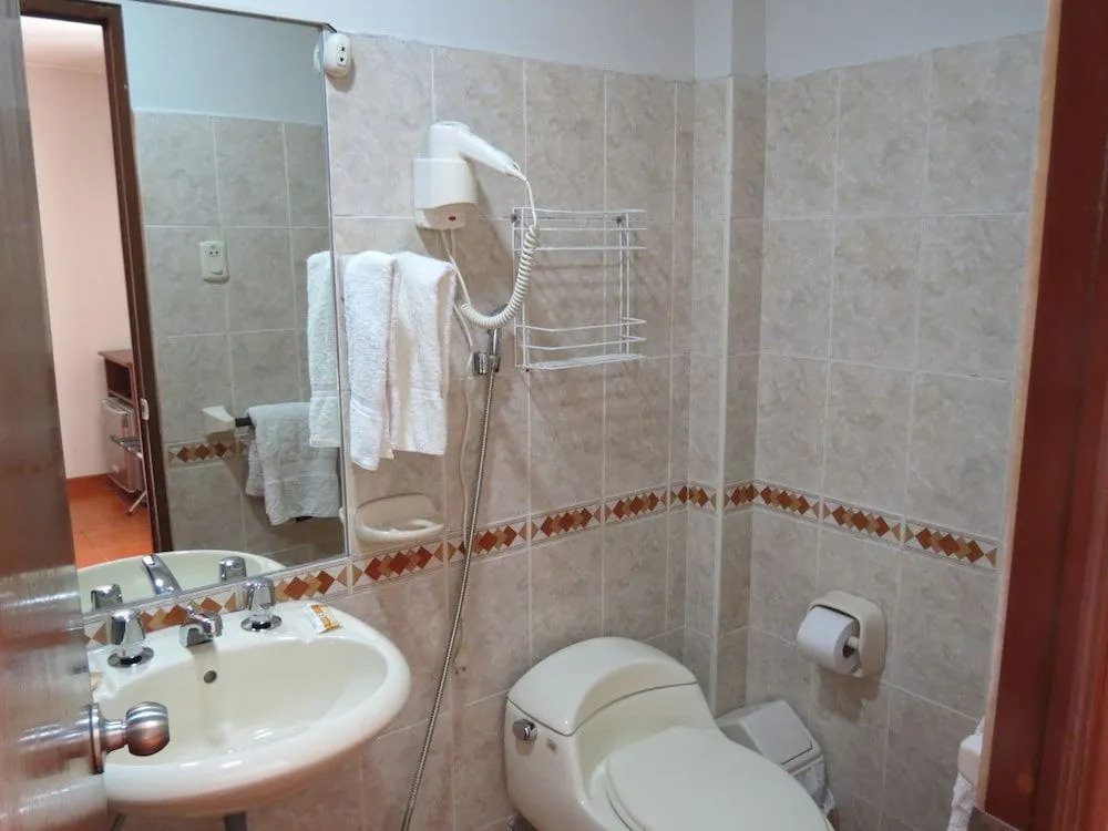 Miraflores Inn