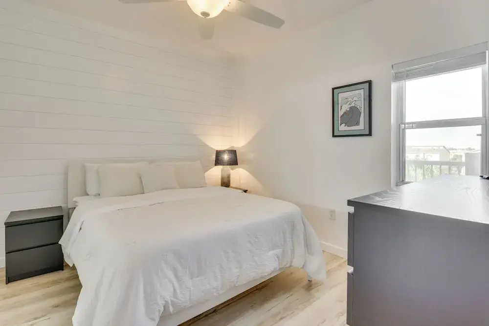 Walk to Sand! Modern Okaloosa Island Condo