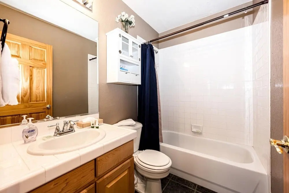 97A Exceptional Views, 4 BR, Central Location