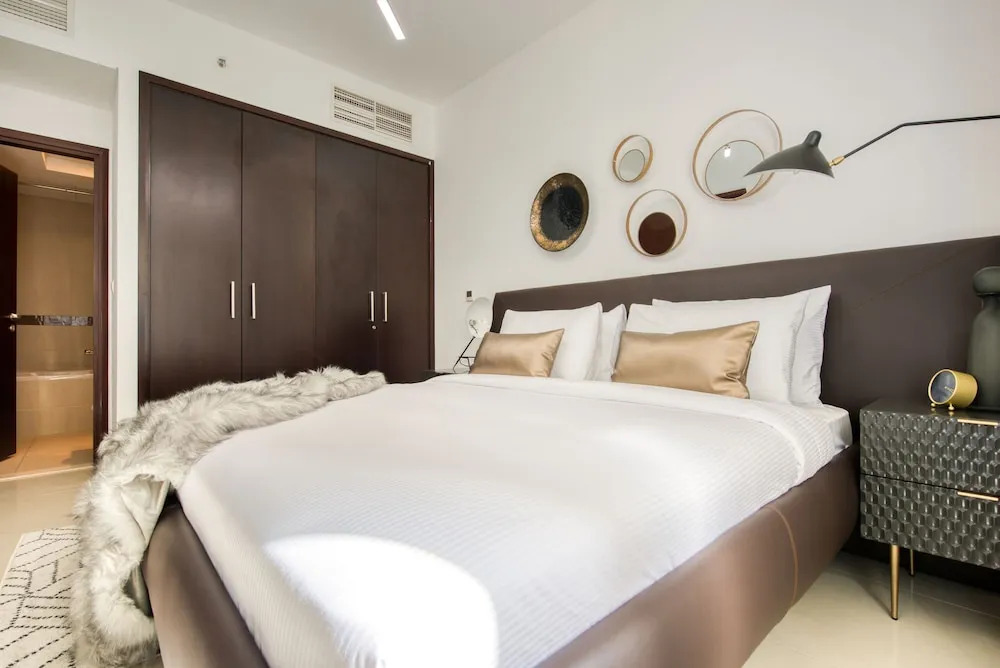 Maison Privee - Radiant Urban Retreat with Iconic Burj Khalifa Vws