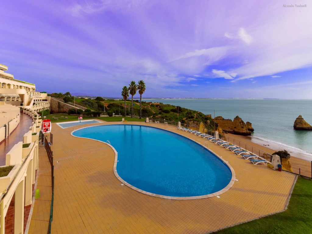 A15- Cliffside Beach Apartment by Dreamalgarve