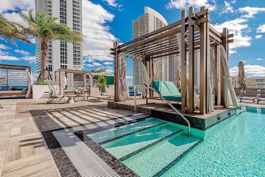 5 * AMENITIES Luxury 3 BR - FRONT Intercostal VIEW