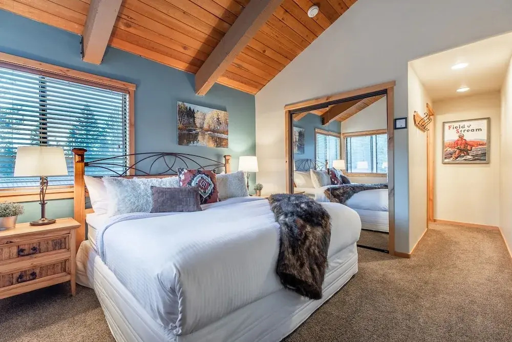 Courchevel 14 Remodeled Light and Bright Mountain Cabin, Walk to Canyon Lodge Slopes by RedAwning
