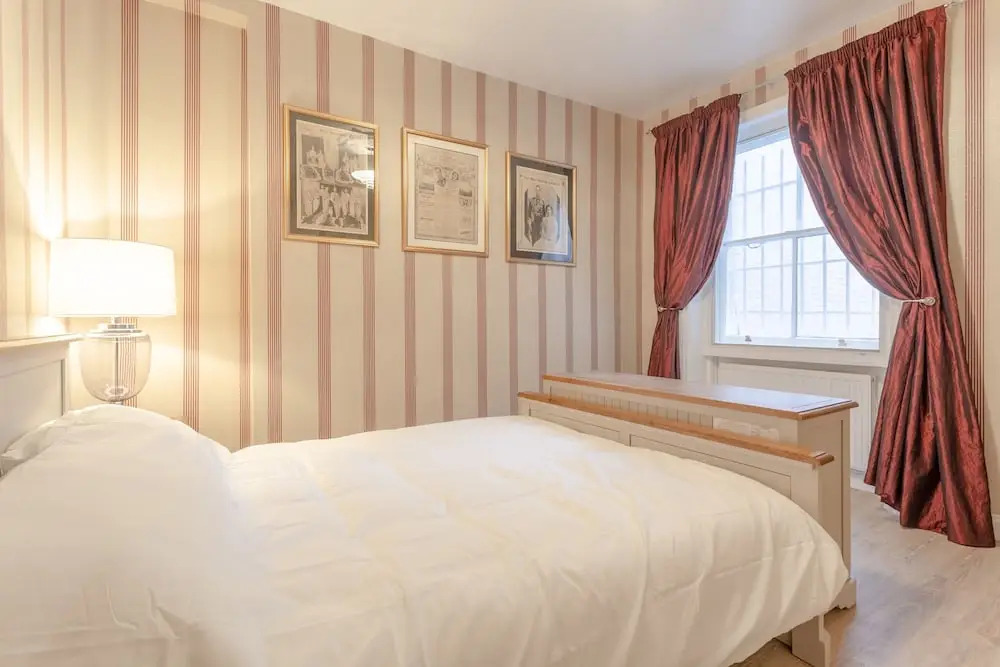 British Pad Near Earl's Court, Kens. & Hyde Park
