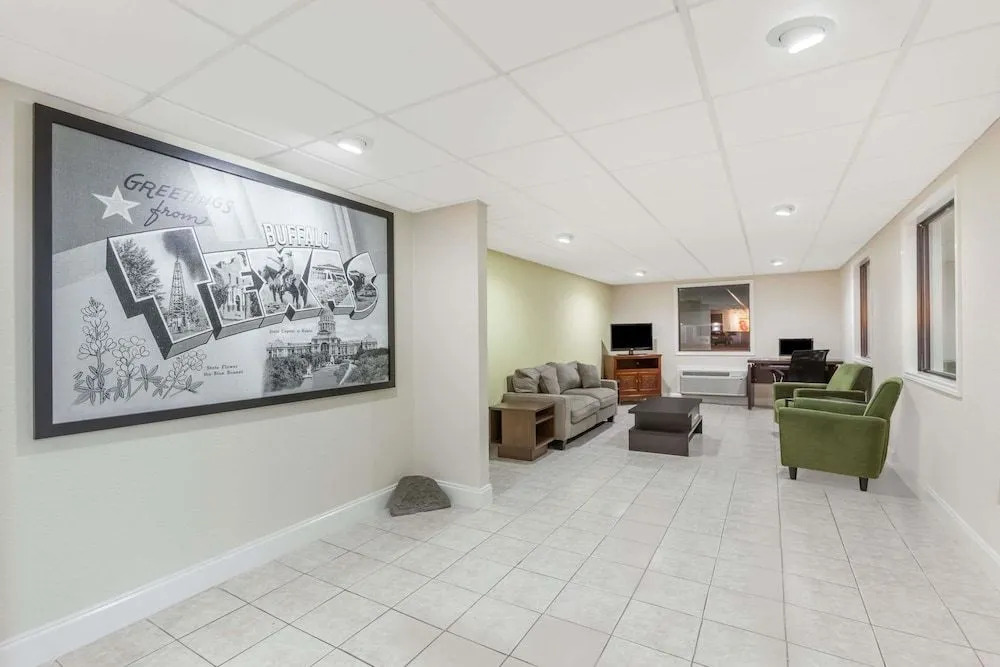 Super 8 by Wyndham Buffalo