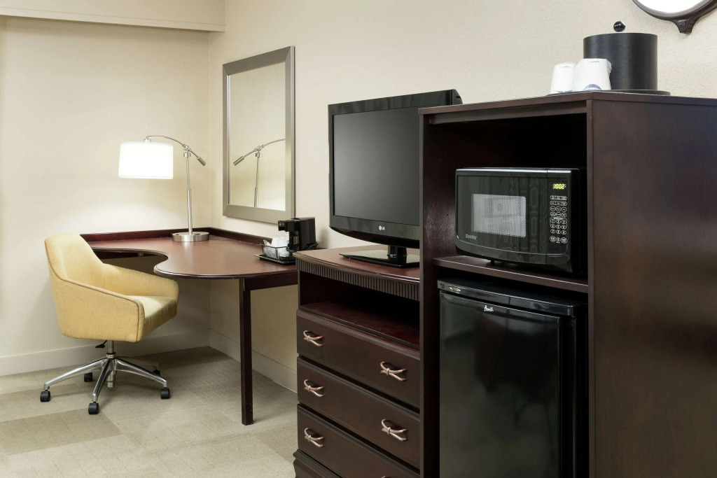 Hampton Inn & Suites Pensacola I-10 N at University Town Plaza
