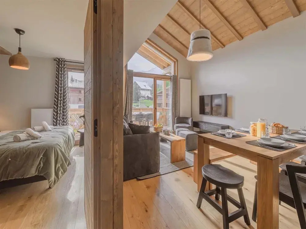 Elegant Apartment Facing Mont Blanc