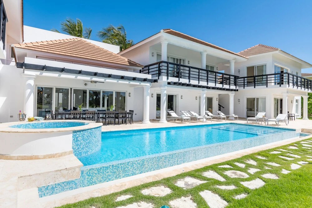 Luxury Villas in Cocotal for Large Group