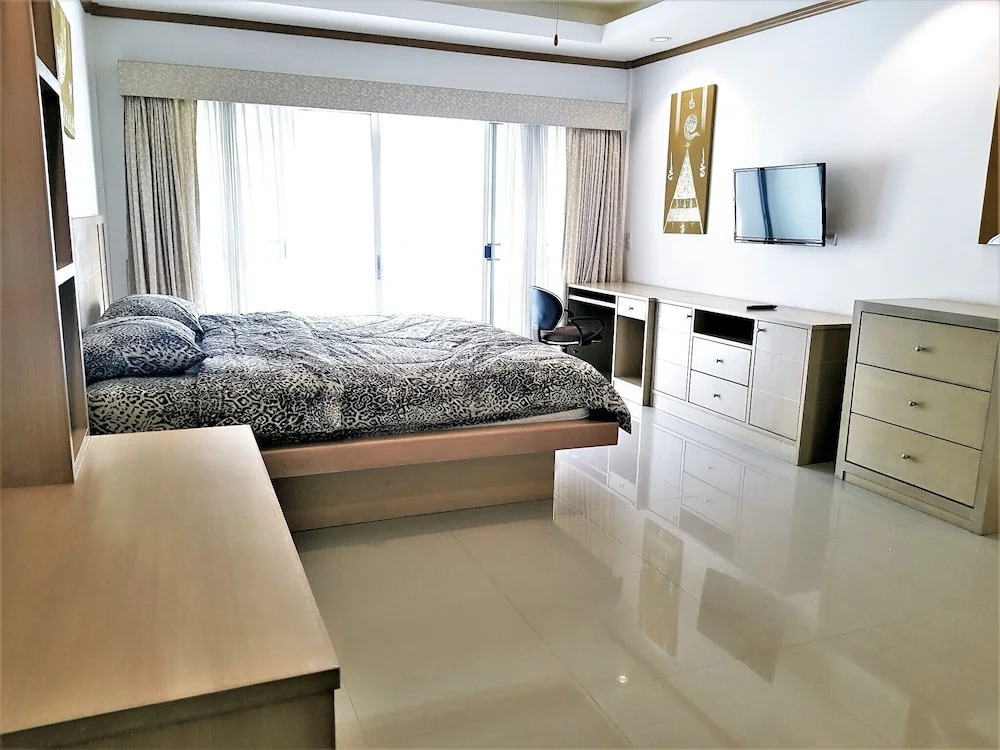 Sea View Corner Condo Jomtien