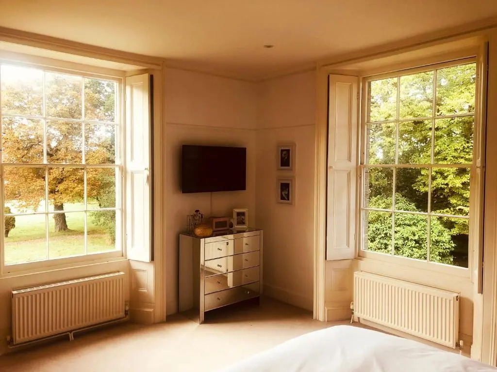 Somerleyton Meadows - The Hideaway Hut & Hot Tub