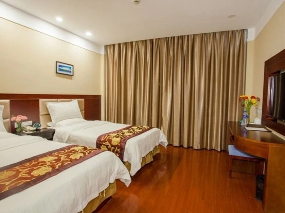 GreenTree Inn Chengdu Chongzhou Shiji Avenue Longteng Decorative City