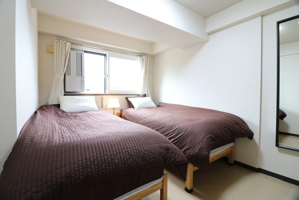 Sepia yamanote room401