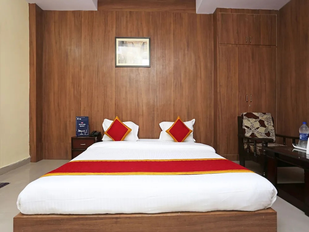 OYO 9558 Hotel Chhavi Holidays