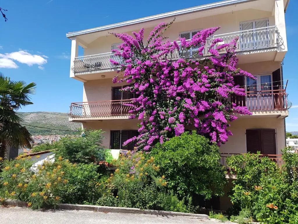 Mravak Apartments