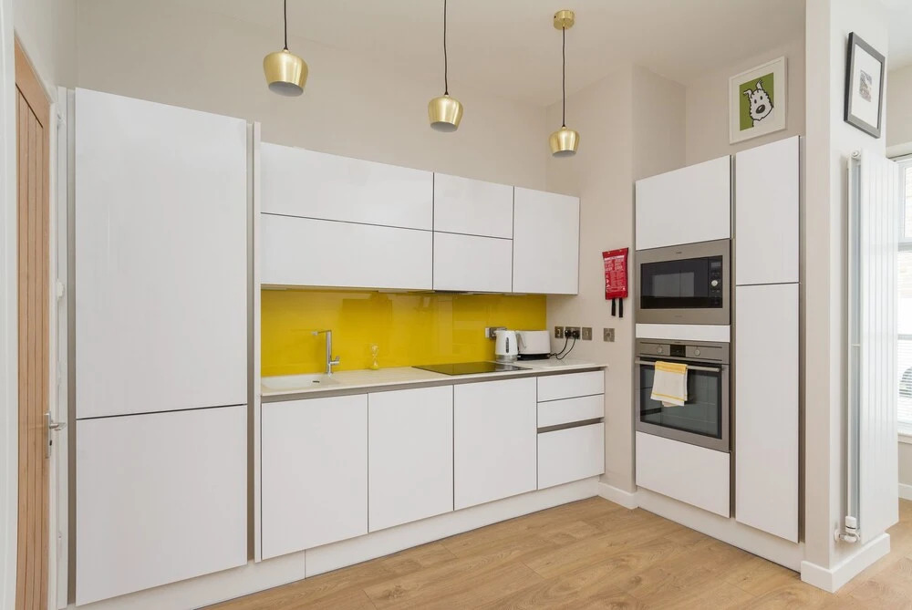 402 Dean Park Mews Apartment