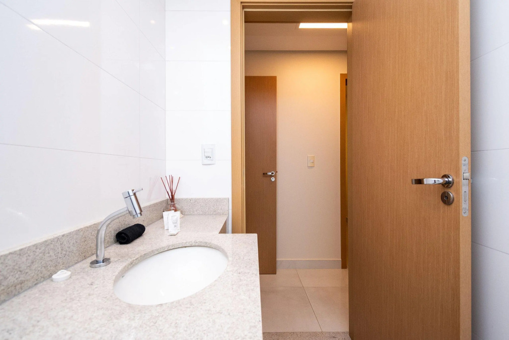 3 Quartos Ao Lado Do Shopping Flamboyant  Frp902