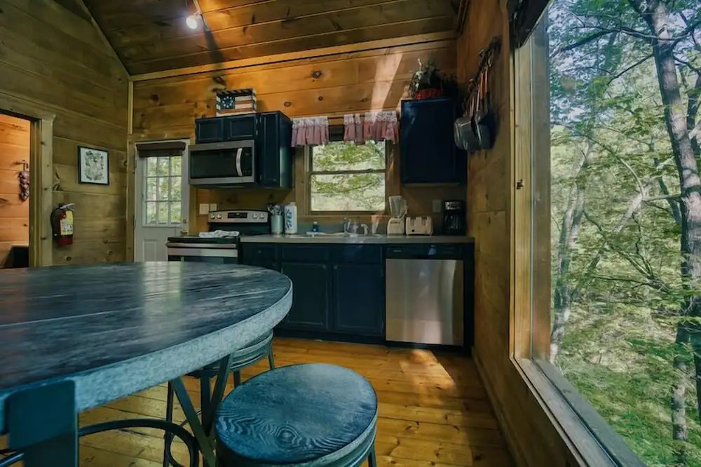 Cabin in Nature w/ Hot Tub & Games!