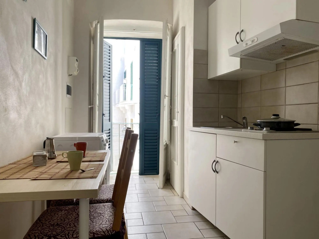 3 people, 1 bathroom, suitable for couples, central location, few steps from the sea-Dimora Rosa Bianca