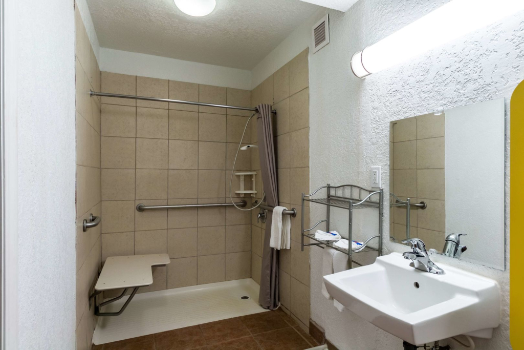 Motel 6-Uvalde, TX