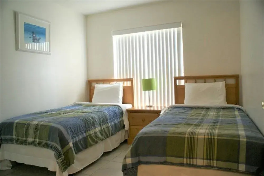 Beautiful Condo with Community Pool - 3 Br Condo