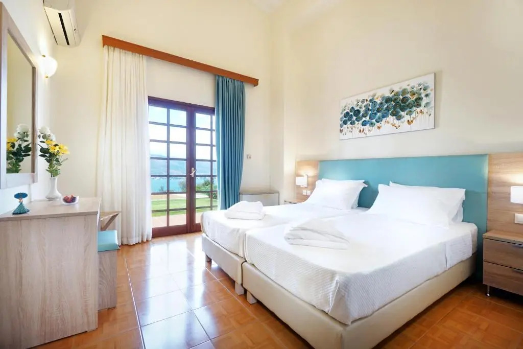 Villa Thealassa - Hanging Over the Sea by etouri