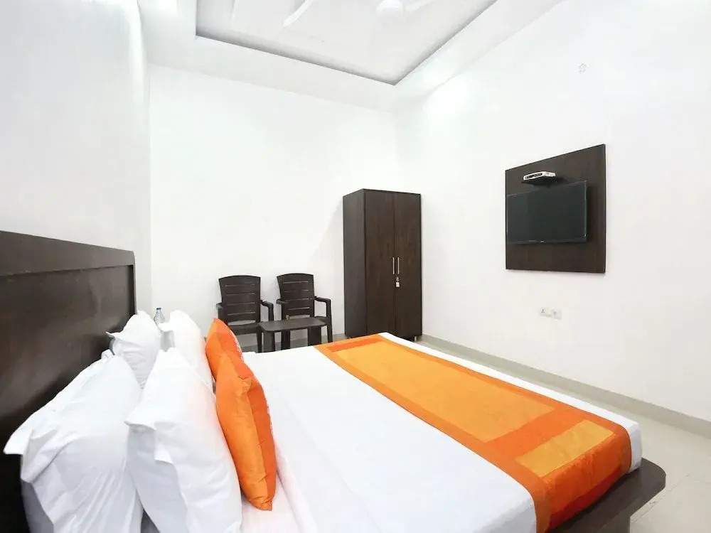 OYO 11421 Regal Residency