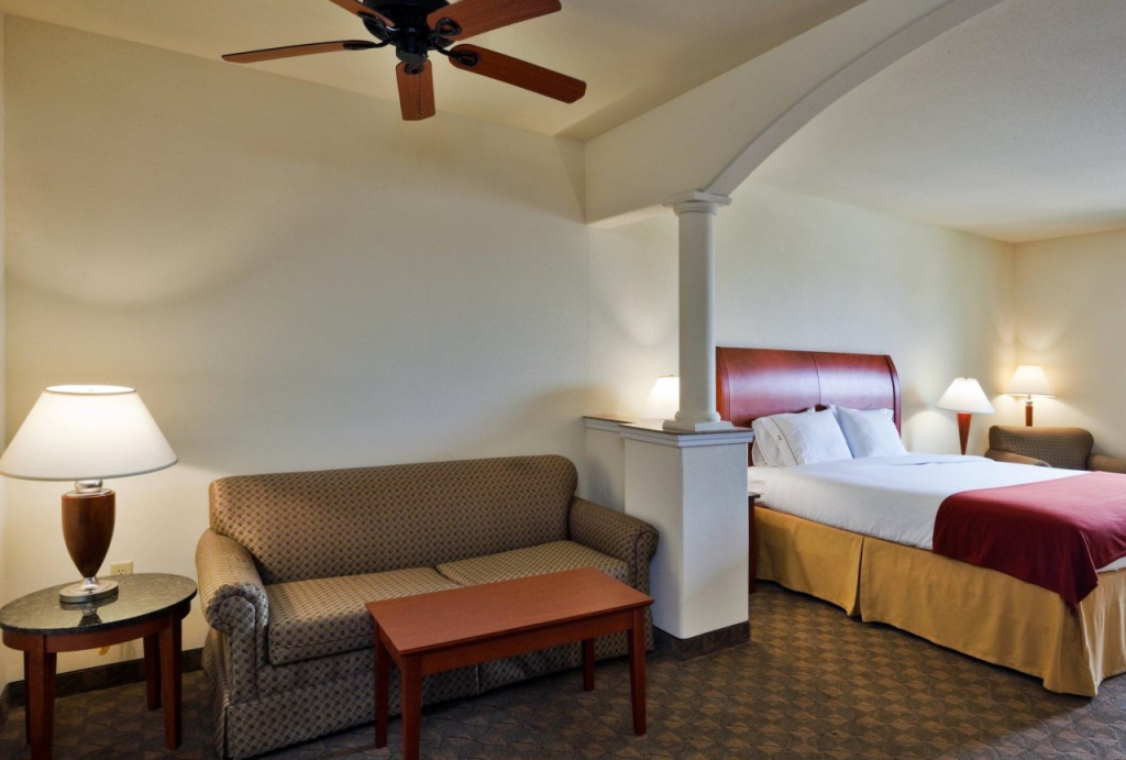 Holiday Inn Express Hotel and Suites Fairfield-North by IHG