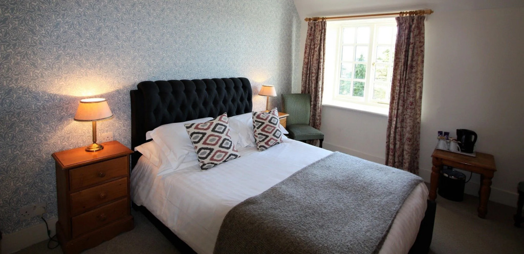 Ravenstone Manor