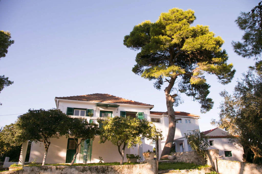 Villa eleni