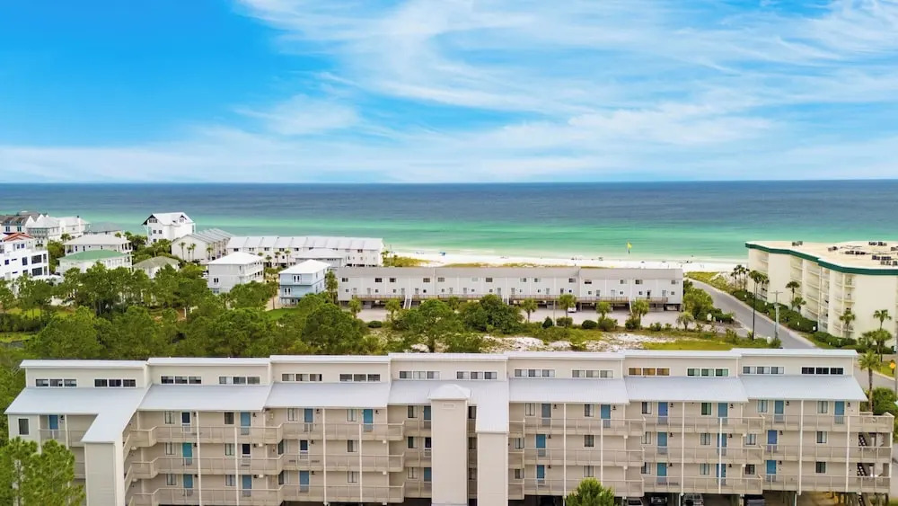 Steps to the Beach, Pool + Hot Tub Renovated Retreat Sea Haven by Avantstay