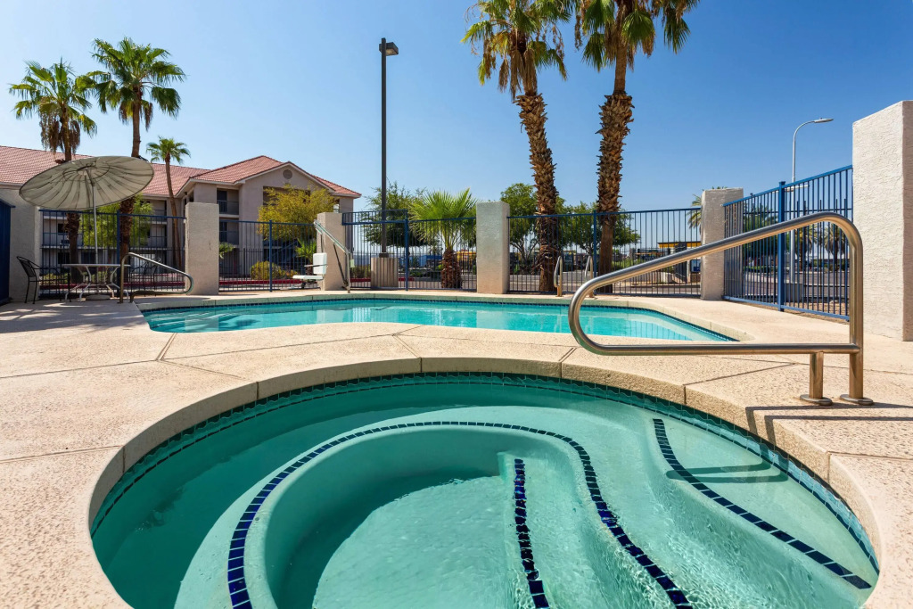 Days Inn by Wyndham Phoenix West