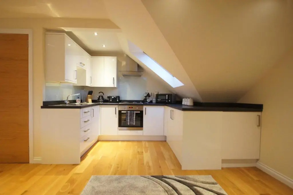 Modern, Cosy Apartment In Bearsden with Private Parking