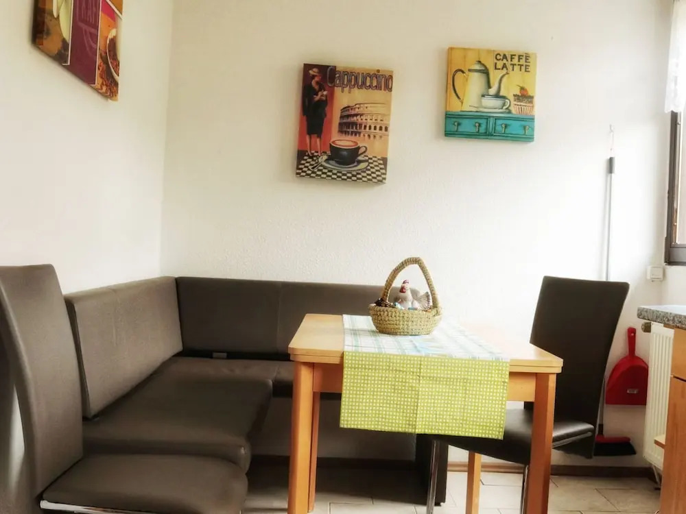 Ruhiger Bungalow am Hennesee mit Terrasse