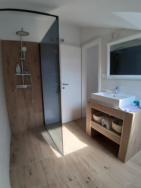 Sea view later apartment
