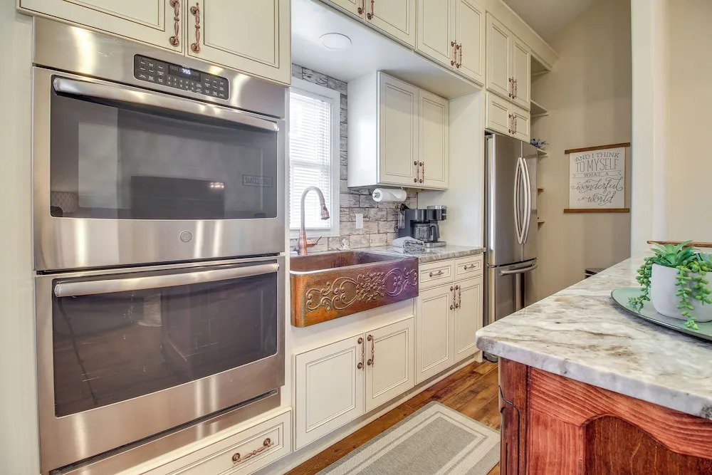 Cozy Savannah Vacation Rental w/ Fenced Courtyard!