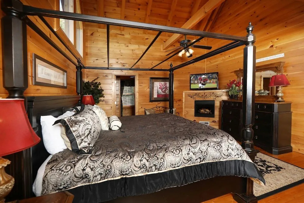 Blessed Nest 4 Br cabin by RedAwning