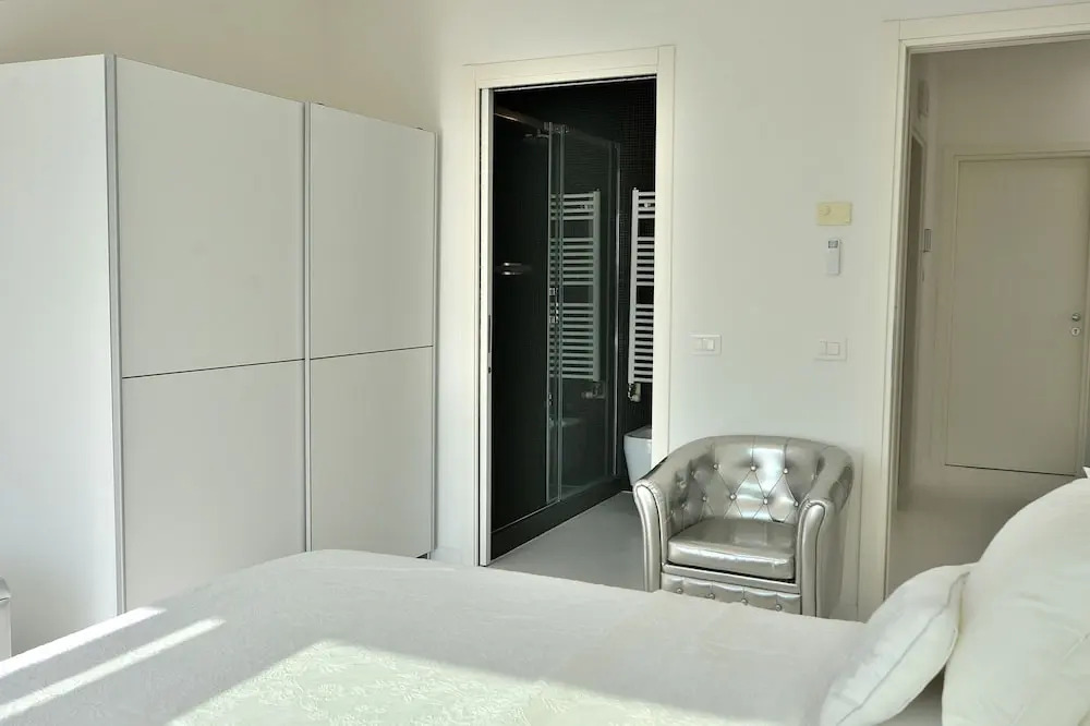 The White Apartment With Pool