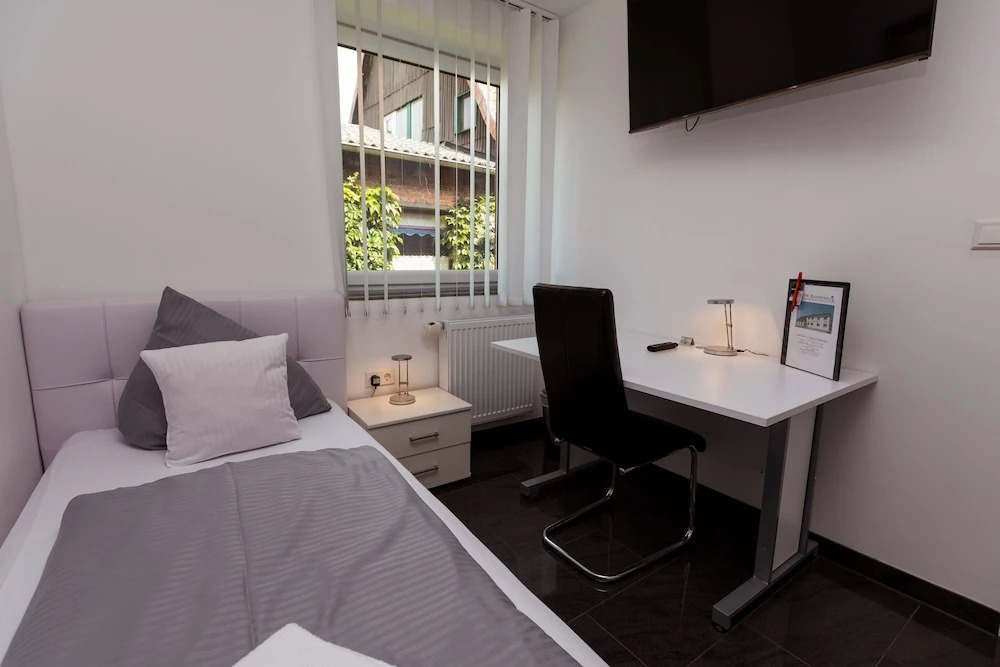Hotel am Rosenplatz,24 Stunden Check in, Küche, kostenfreie Parkplätze