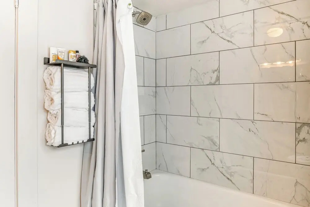 3 Mi to Dtwn Indy: Pet-friendly Home w/ Backyard!