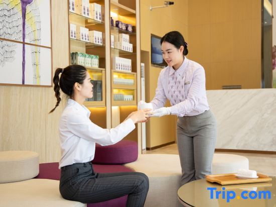 Lavande Hotel (Zhanjiang High-speed Railway West Station Chikan Old Street)