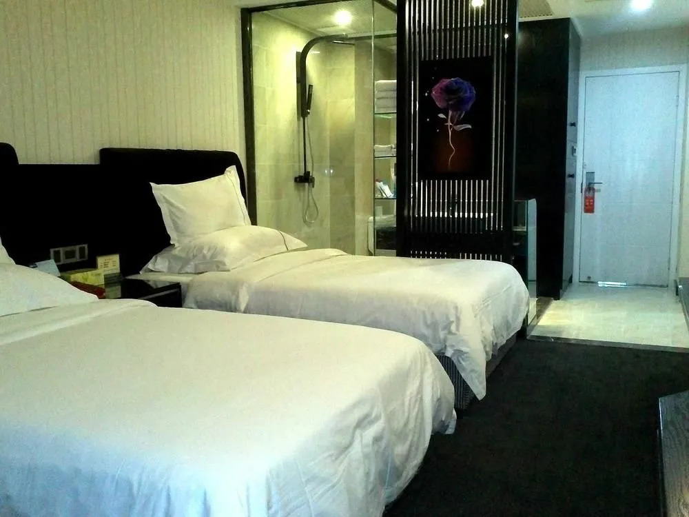 Отель Junyi Hotel Yingmenkou
