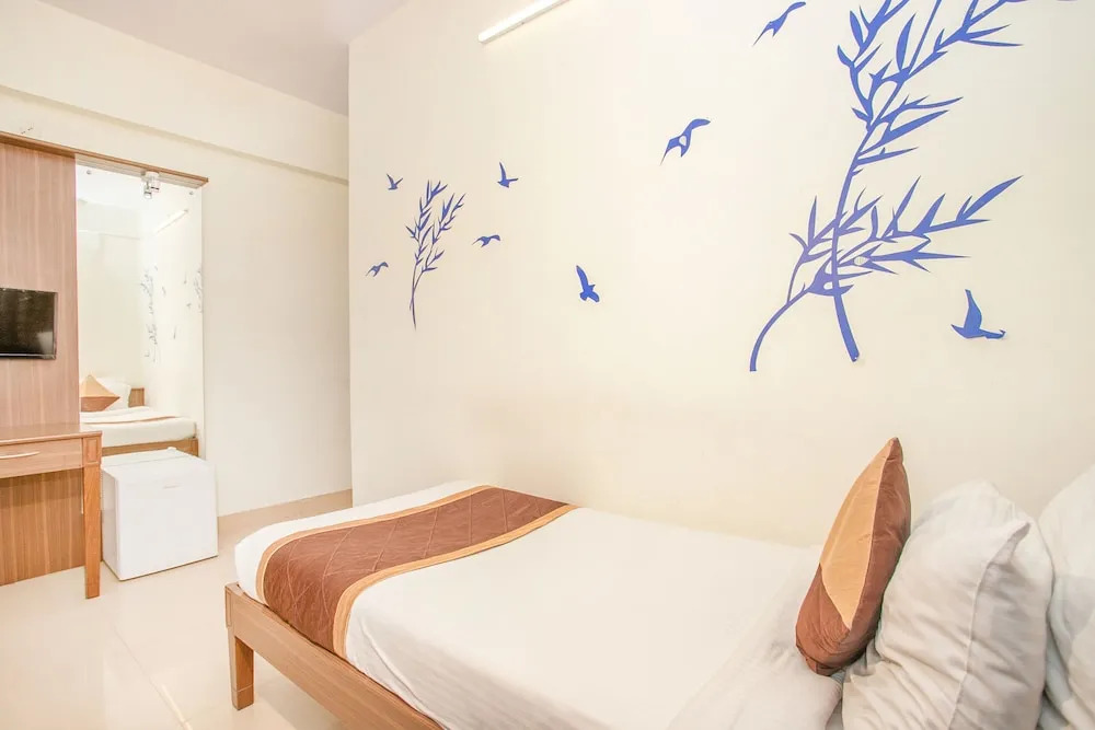 OYO 7669 The Trinitywood Hotel