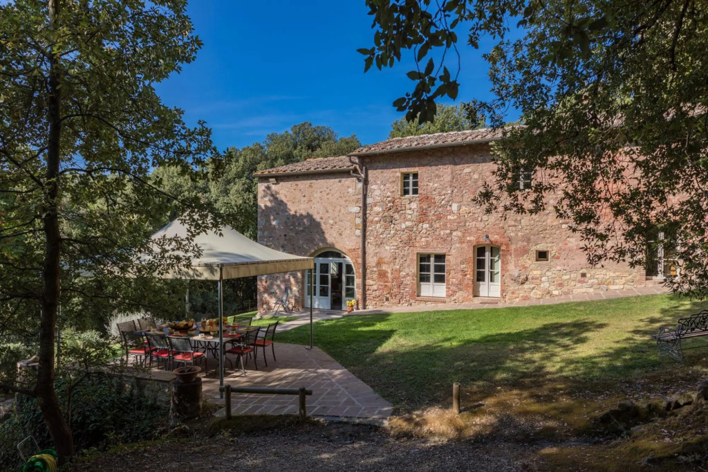 Charming villa with private garden and pool, located in panoramic position between Firenze, Volterra-VILLA LINCHIANO